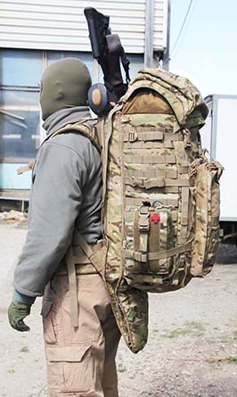 Рюкзак Sniper Packsack D350-hydro (с питьевым резервуаром), для переноски карабина. - Рюкзак Sniper Packsack D350-hydro на фигуре (рост 176см.)
