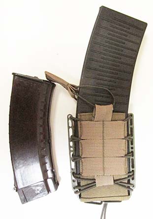 Single AK/M4 mag pouch, одинарный модульный подсумок М1310 - Подсумок М1310. Показан с магазинами для АК74 и Сайги 12кал (8)
